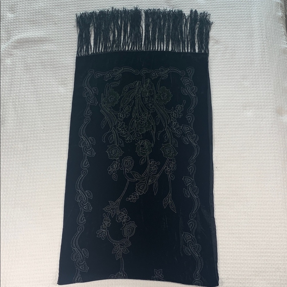 Lori’s Accessories black and green velvet burnout floral print scarf with fringe